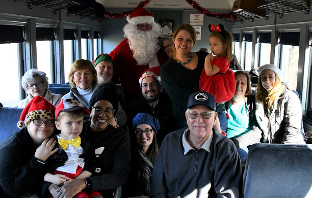 group photo with santa on the wks train